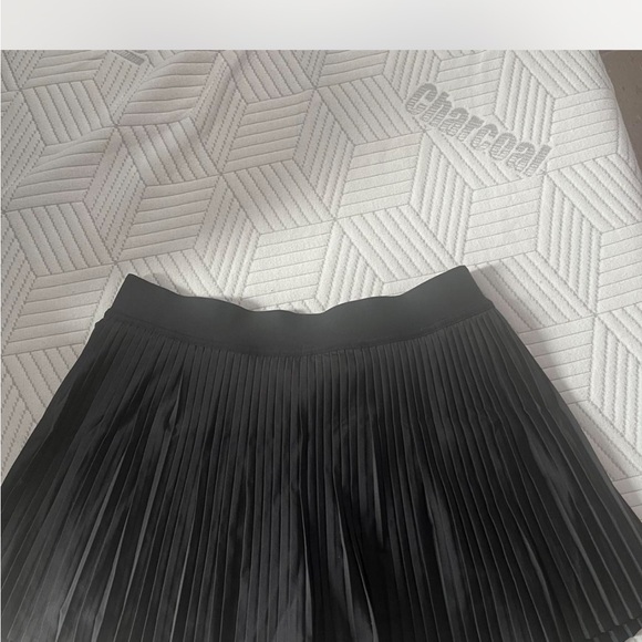 Lululemon Black A-Line Pleated Skirt - Picture 1 of 5